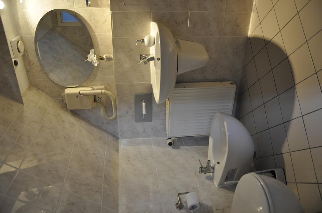 הוווכט Basalt Hotel Restaurant Lounge מראה חיצוני תמונה