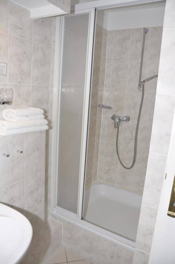 הוווכט Basalt Hotel Restaurant Lounge מראה חיצוני תמונה